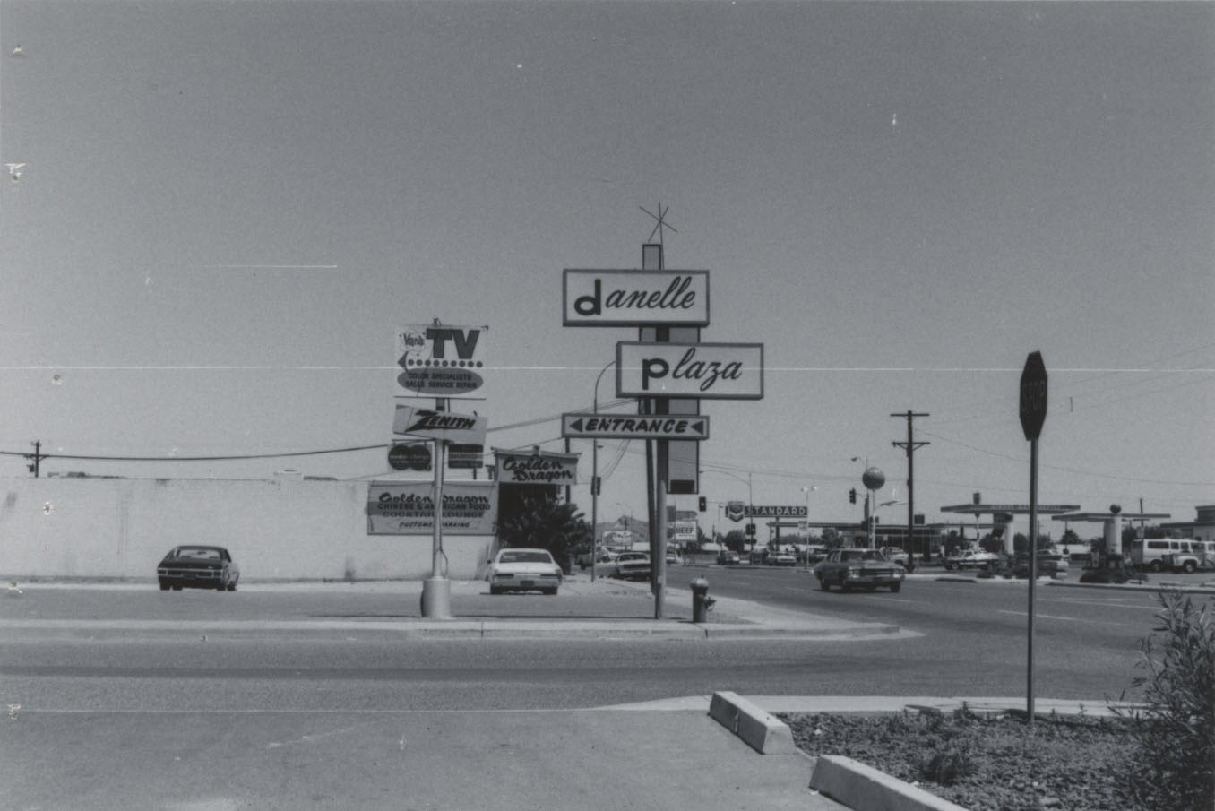 DanellePlaza_1963_sign